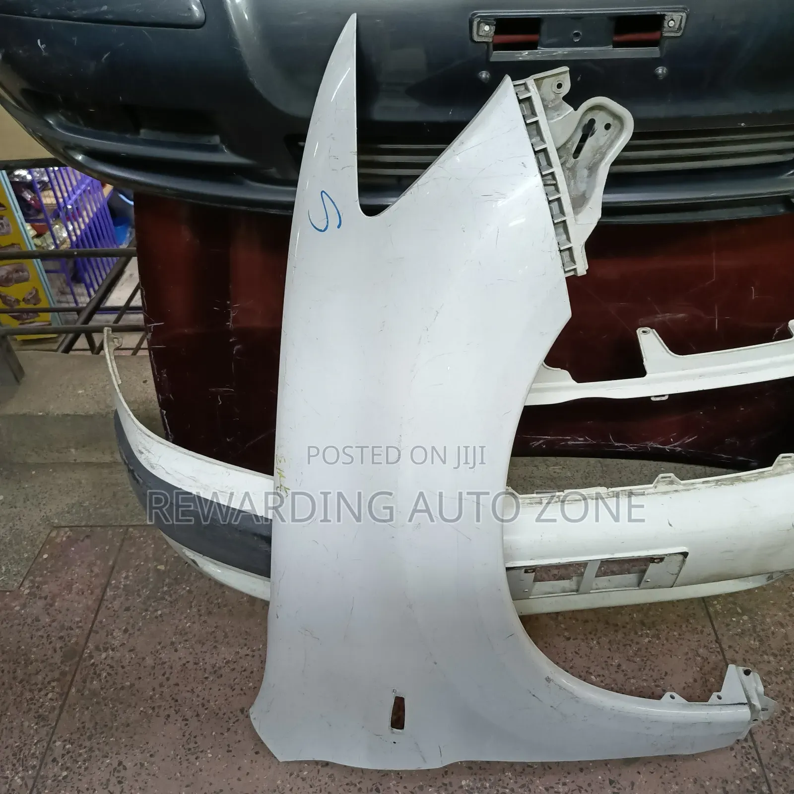 Mistubishi RVR Right Wing(Fender).