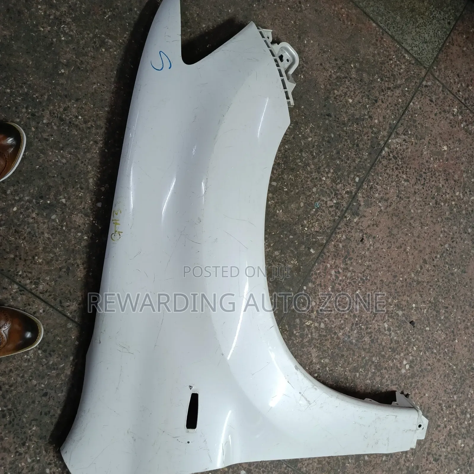 Mistubishi RVR Right Wing(Fender).