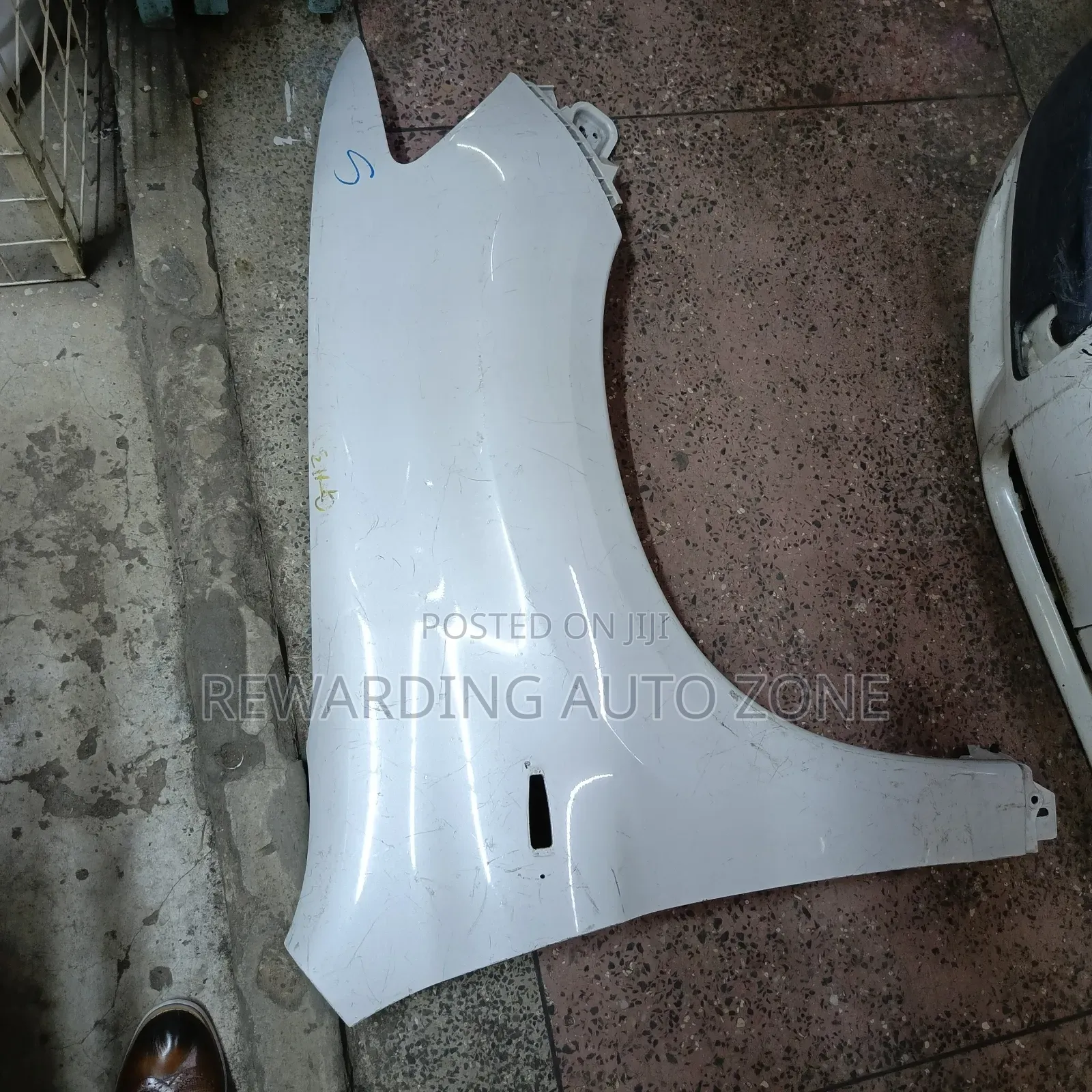 Mistubishi RVR Right Wing(Fender).