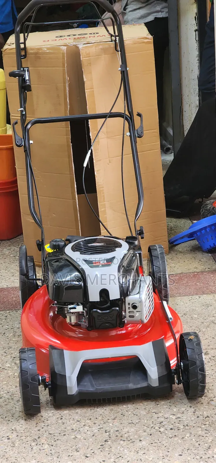 Self Propelled Heavy Duty Lawn Mower Machine
