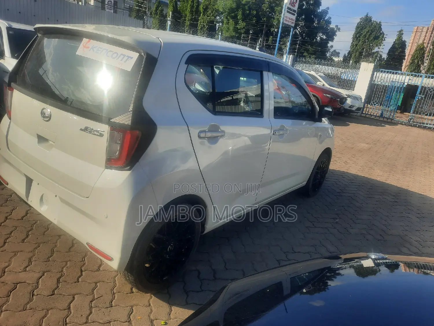 Daihatsu Mira 2017 White