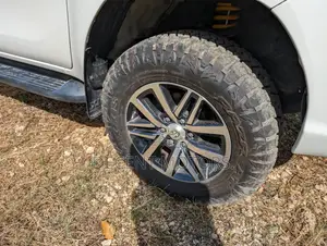 Toyota Hilux 2019 White