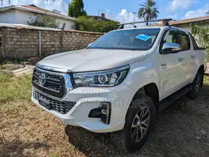 Toyota Hilux 2019 White
