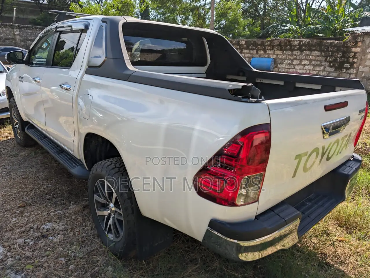 Toyota Hilux 2019 White