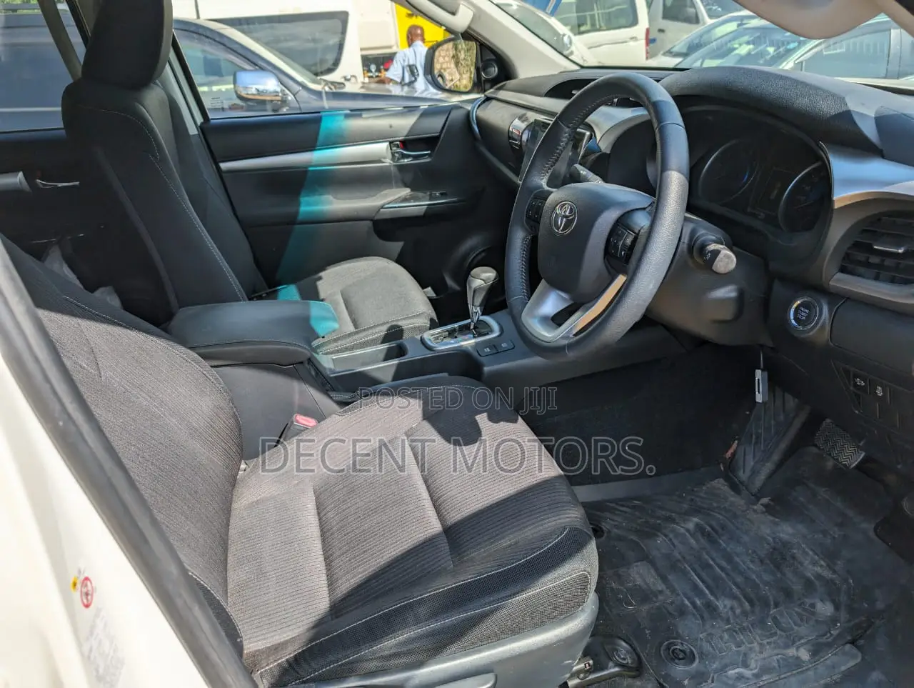 Toyota Hilux 2019 White