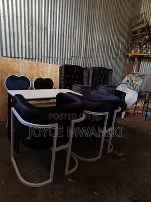 Manicure Set 4 Seater and 2 Pedicure Seats With Puffs 