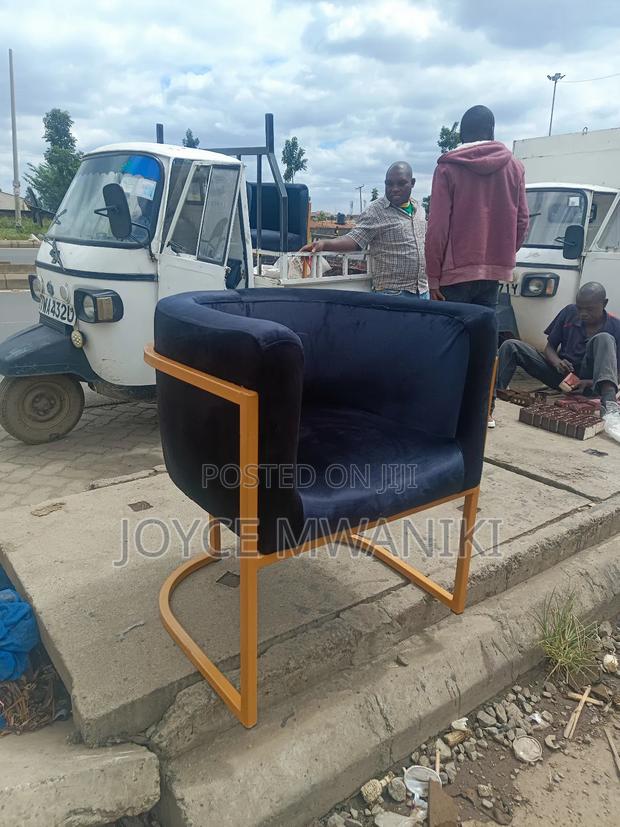 Styling Chair, Black and Gold - main view