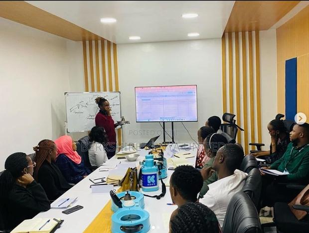 Contemporary Offices With WIFI - thumbnail 3