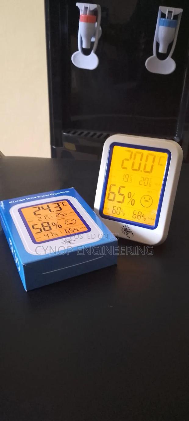 Office Digital Humidity and Temperature Tracker - main view