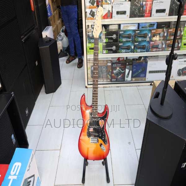 Fender Solo Guitar 6 Strings - thumbnail 2