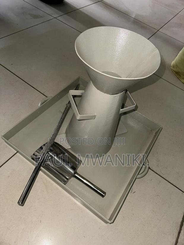 Slump Cone Apparatus for Slump Test- Complete Set. - thumbnail 3