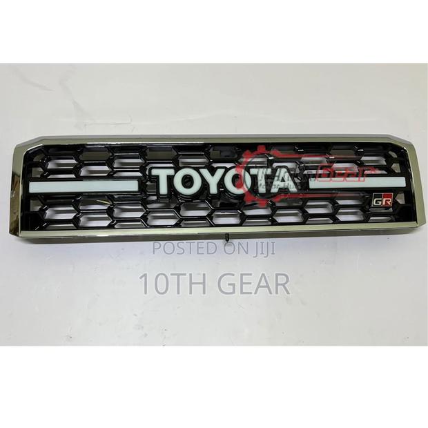 Landcruiser 79 Grille With Light - main view