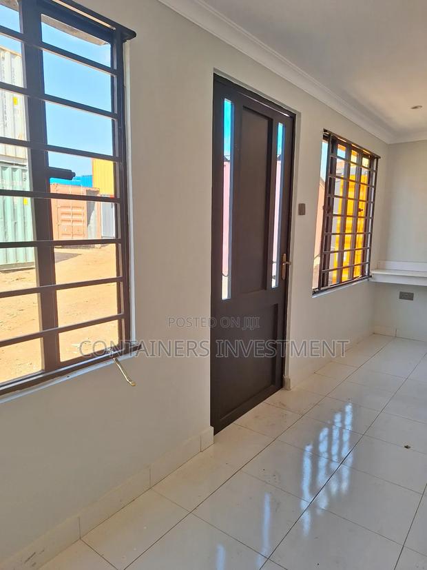 Versatile 20ft Shipping Container Work Station - thumbnail 5