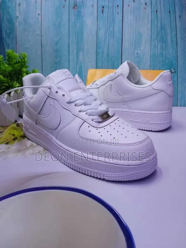 Air Force 1 White and Black - main view