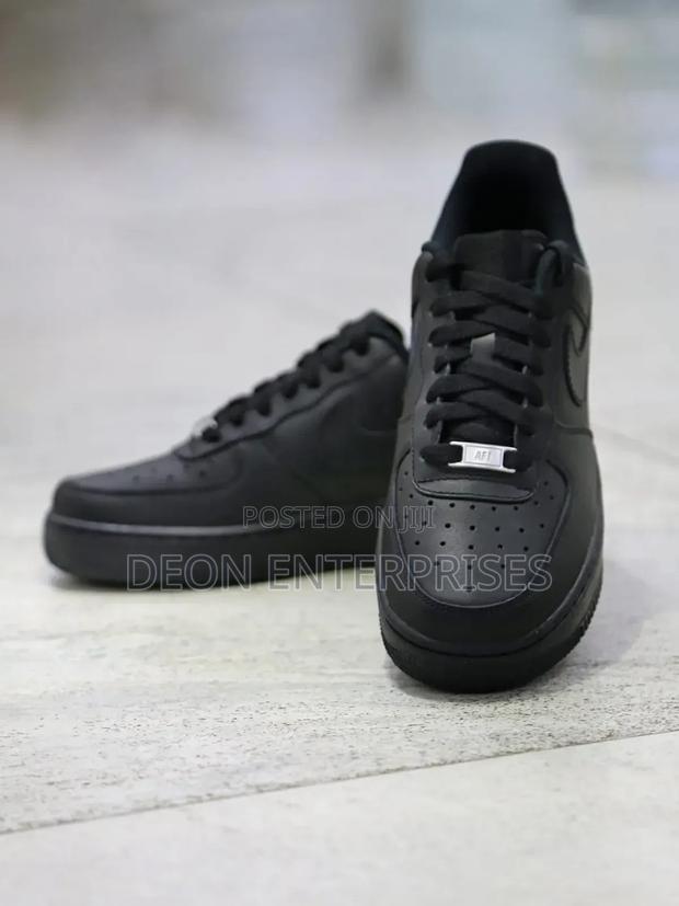 Air Force 1 White and Black - thumbnail 3