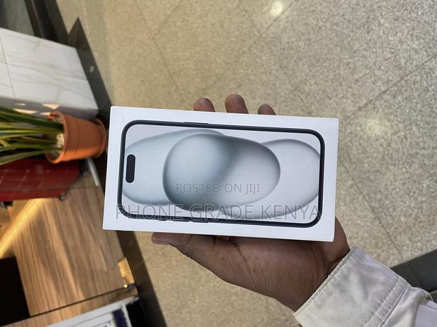 New Apple iPhone 15 128 GB Black - thumbnail 3