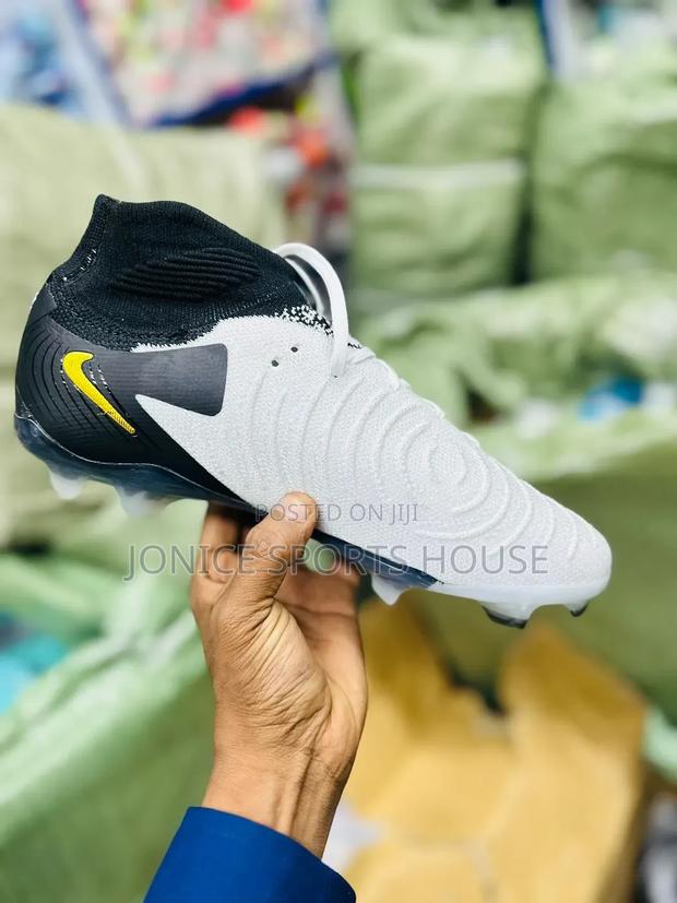 Predator Soccer Boots - thumbnail 2