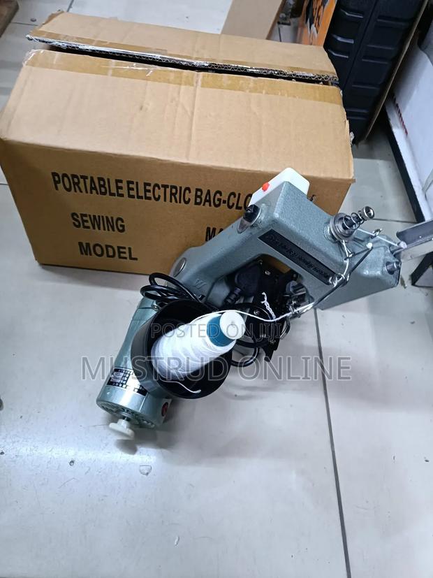 Bag Closer Machine