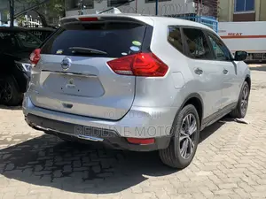 Nissan X-Trail 2.0 Petrol FWD 2017 Silver