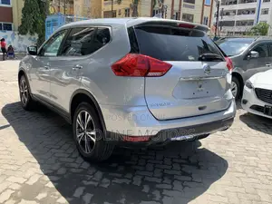 Nissan X-Trail 2.0 Petrol FWD 2017 Silver