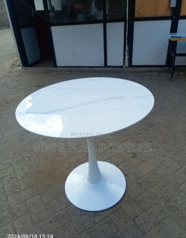 Cocktail Table - main view