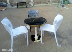 Round Dining Tables