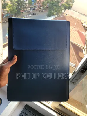 Made of Soft PU Leather, a Sturdy Stitching Provides Your Ma