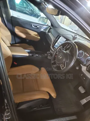Volvo XC60 T5 Momentum AWD 2018 Black
