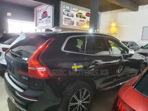 Volvo XC60 T5 Momentum AWD 2018 Black