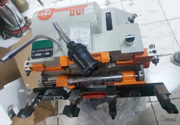 Leader TH-100E Key Cutting Machine - main view