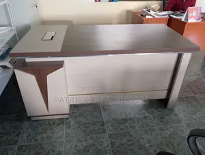 Executive Important Morden Office Desk 1.6 MTRS