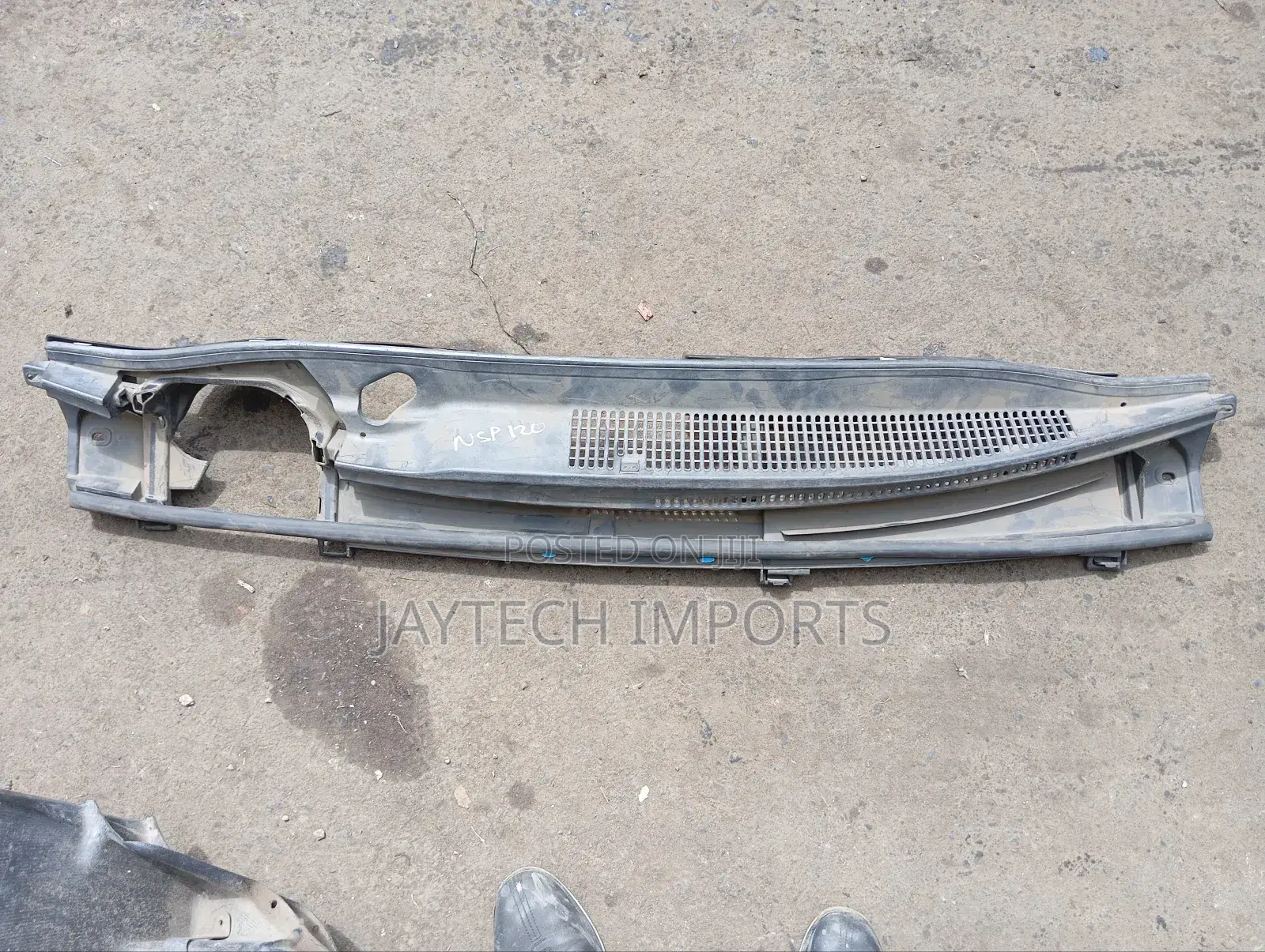 Ractis 2012 Wiper Panel