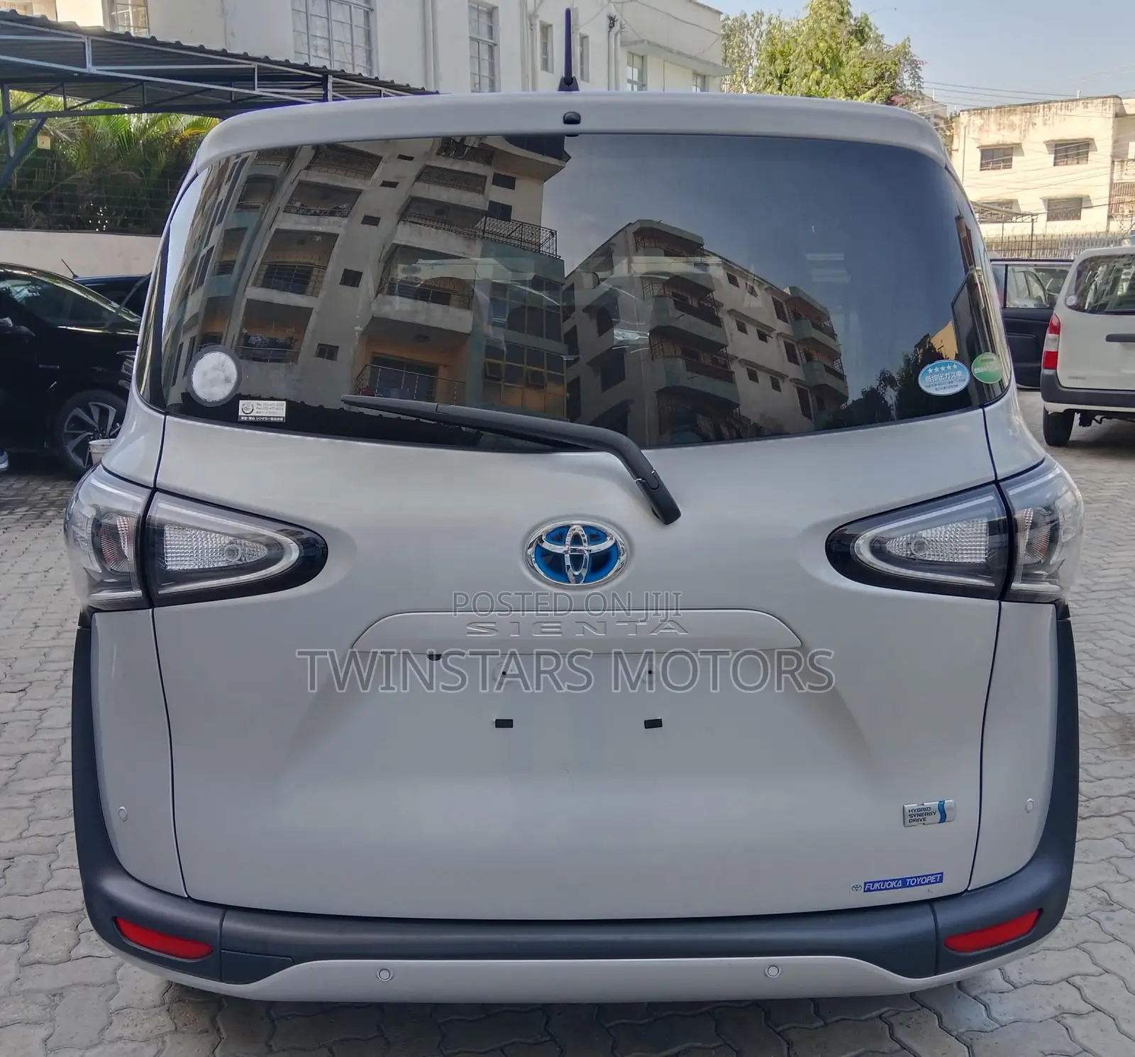 Toyota Sienta 2018 Silver
