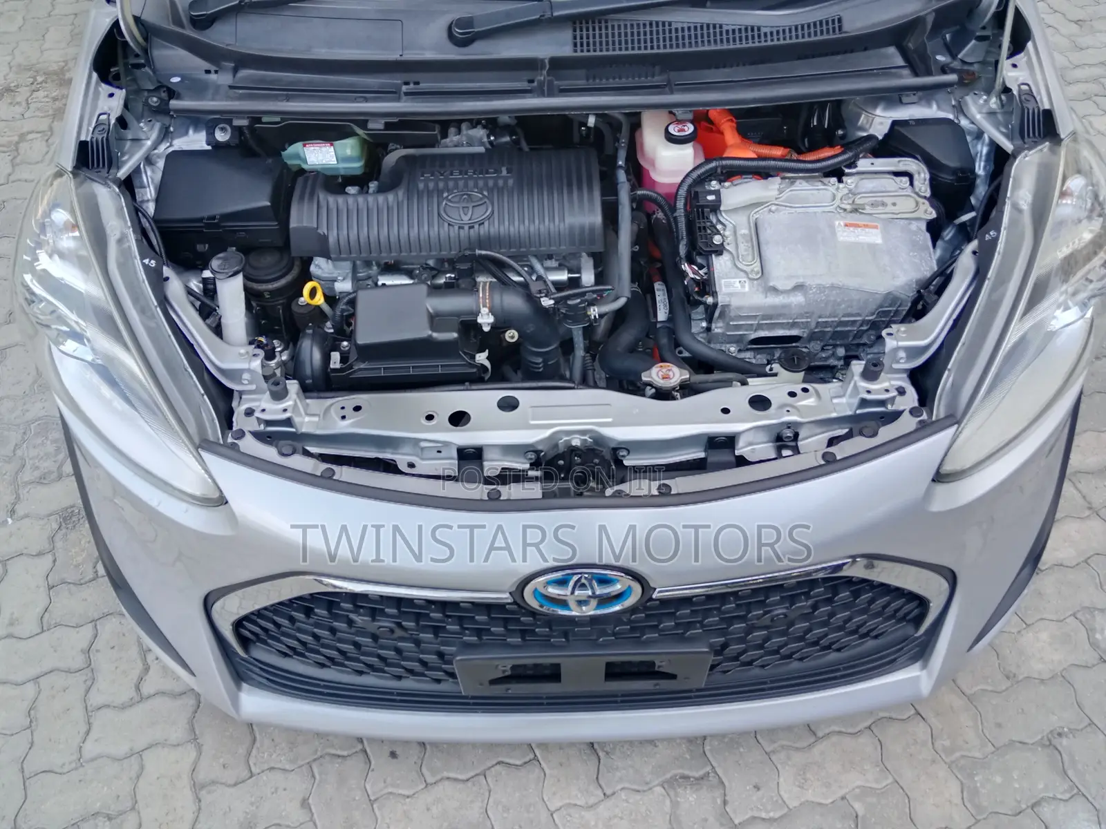 Toyota Sienta 2018 Silver