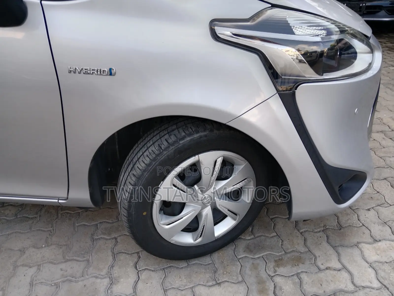 Toyota Sienta 2018 Silver