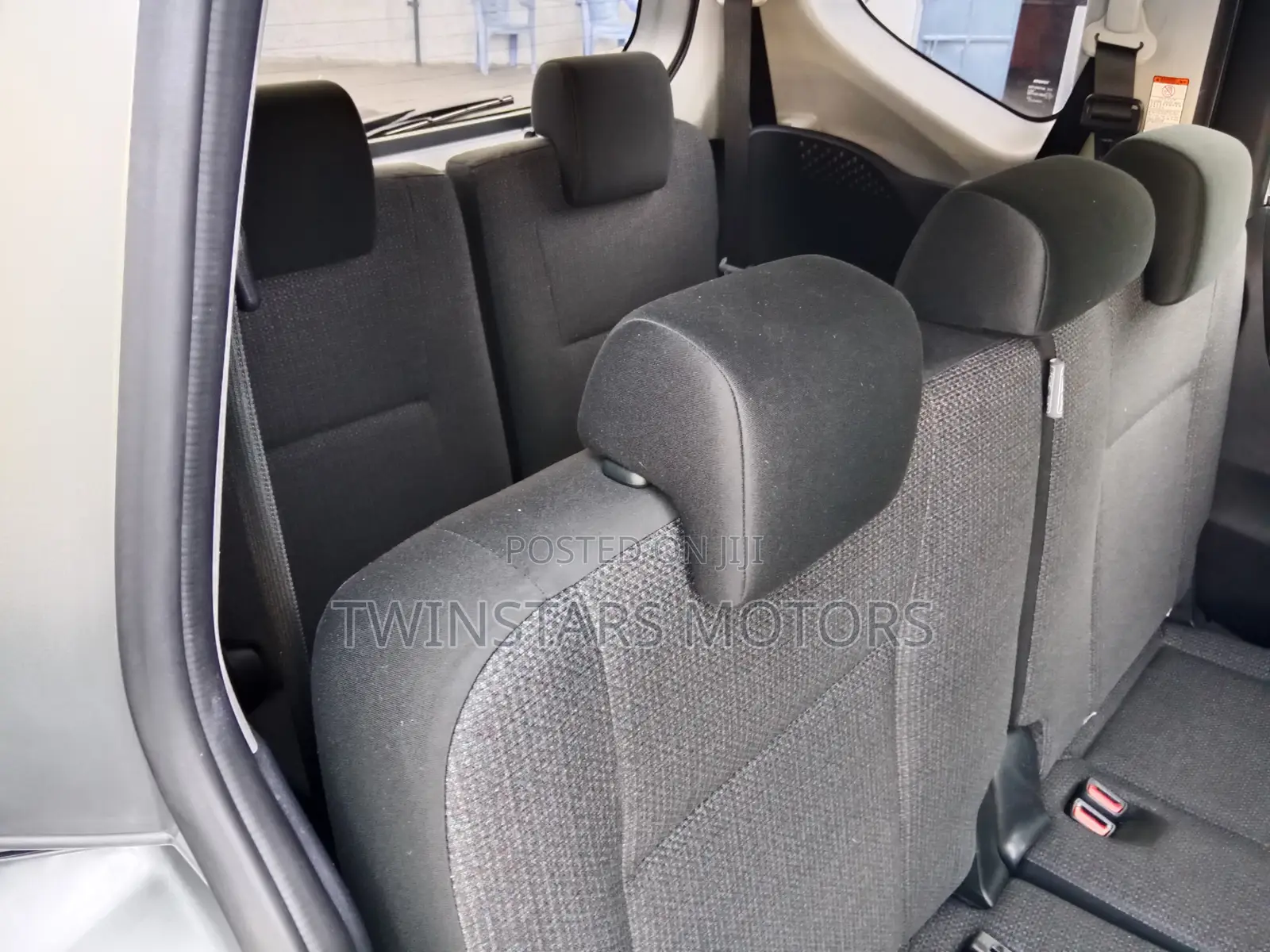 Toyota Sienta 2018 Silver