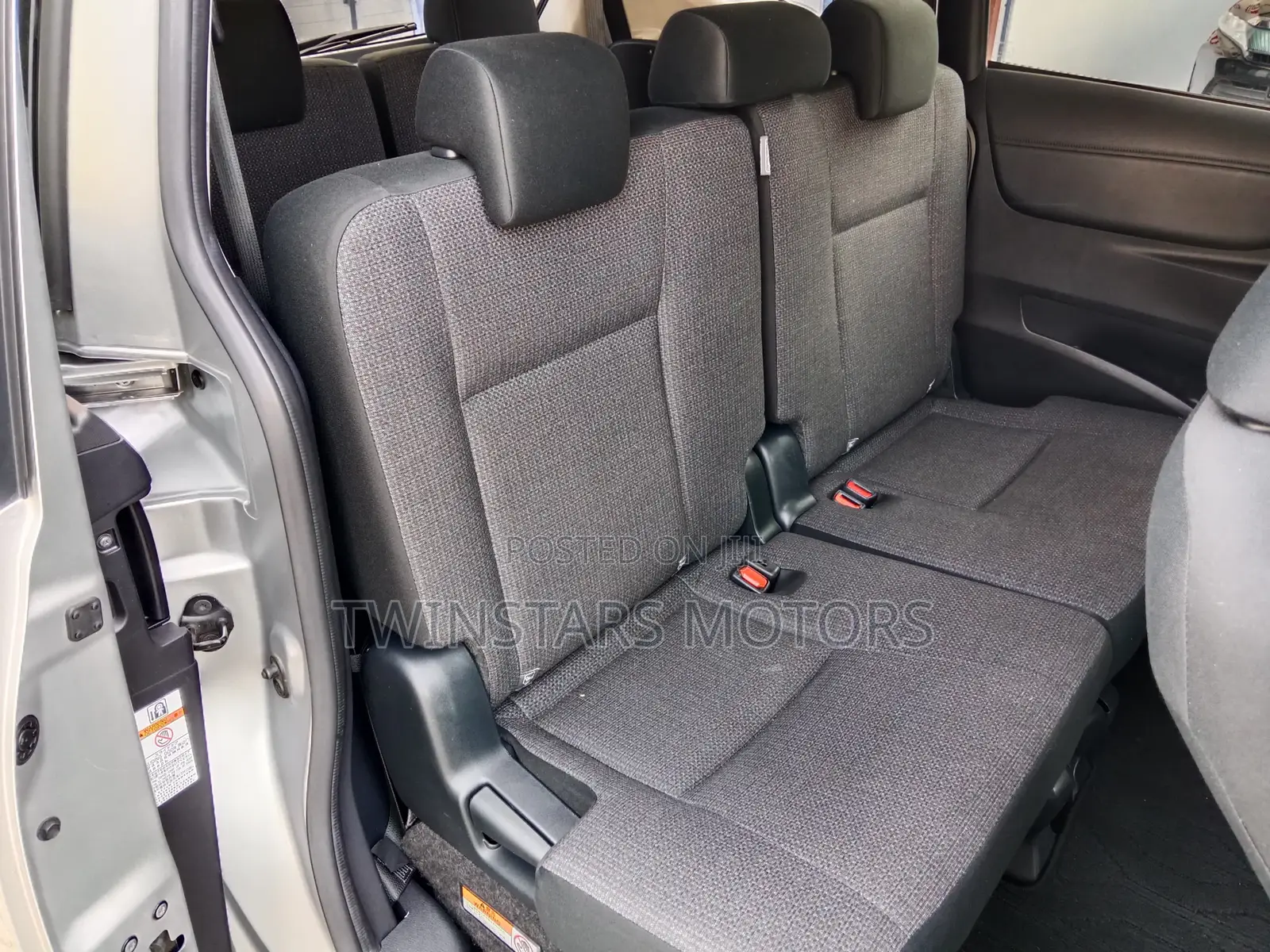 Toyota Sienta 2018 Silver