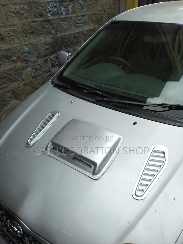 Car Fitted With 2pc Bonnet Side and Center Hood Scoop - thumbnail 3