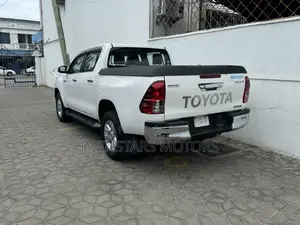 Toyota Hilux 2018 White