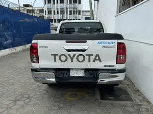 Toyota Hilux 2018 White