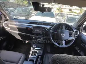 Toyota Hilux 2018 White