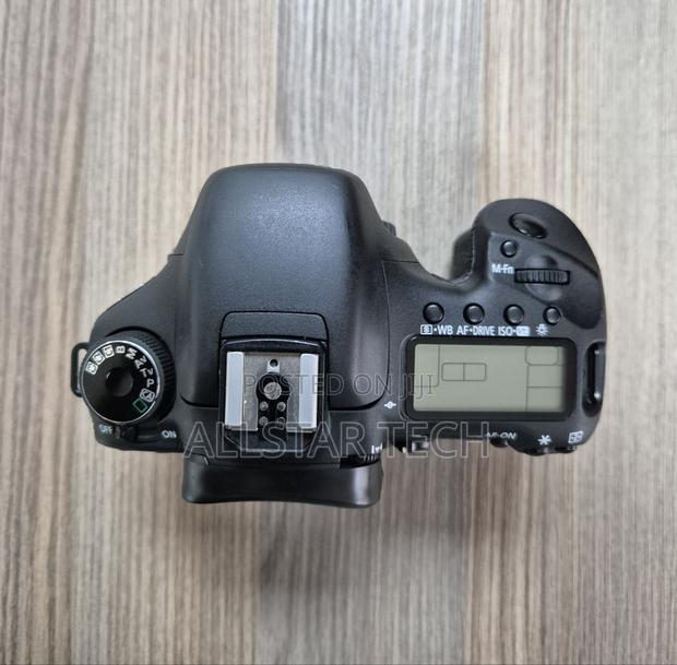Canon EOS 7D DSLR Camera (Body Only) - thumbnail 4