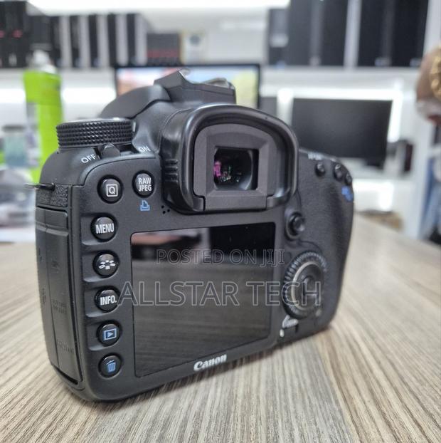 Canon EOS 7D DSLR Camera (Body Only) - thumbnail 6