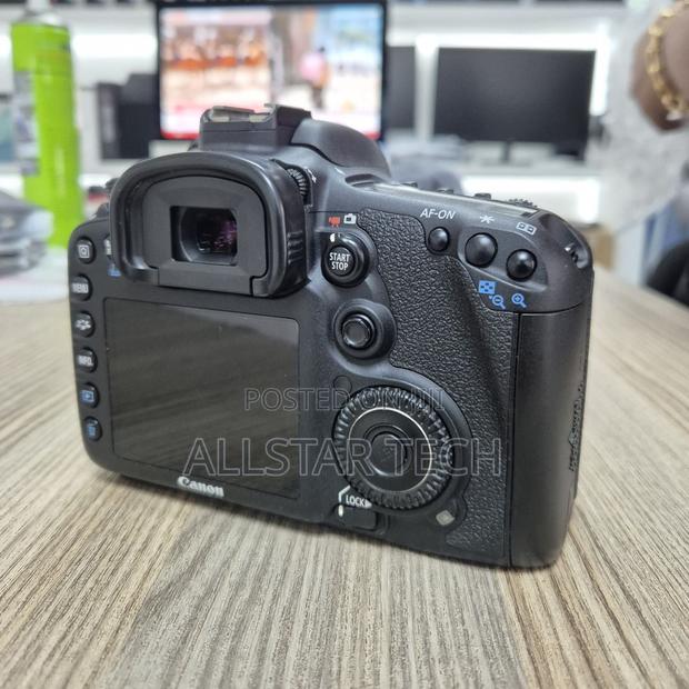 Canon EOS 7D DSLR Camera (Body Only) - thumbnail 2
