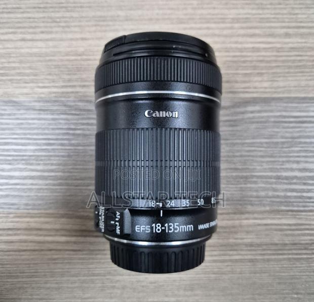 Canon Ef-S 18-135mm F/3.5-5.6 Is