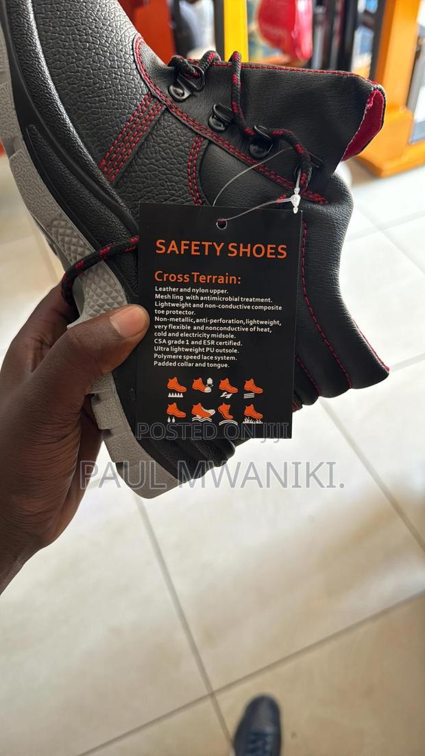 SAFETY SHOES -available In All Sizes. - thumbnail 2