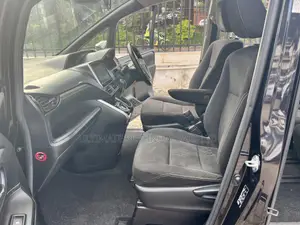 Toyota Esquire 2.0 FWD (7 seater) 2017 Purple