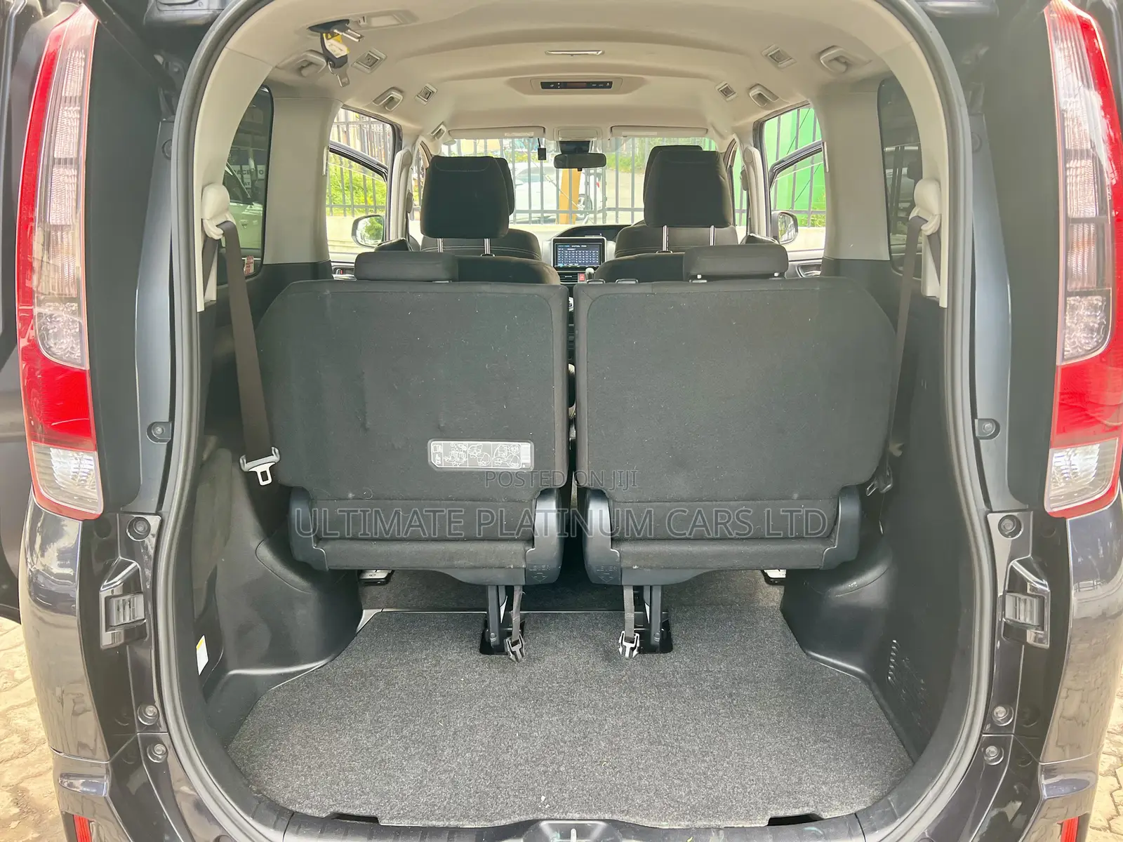Toyota Esquire 2.0 FWD (7 seater) 2017 Purple