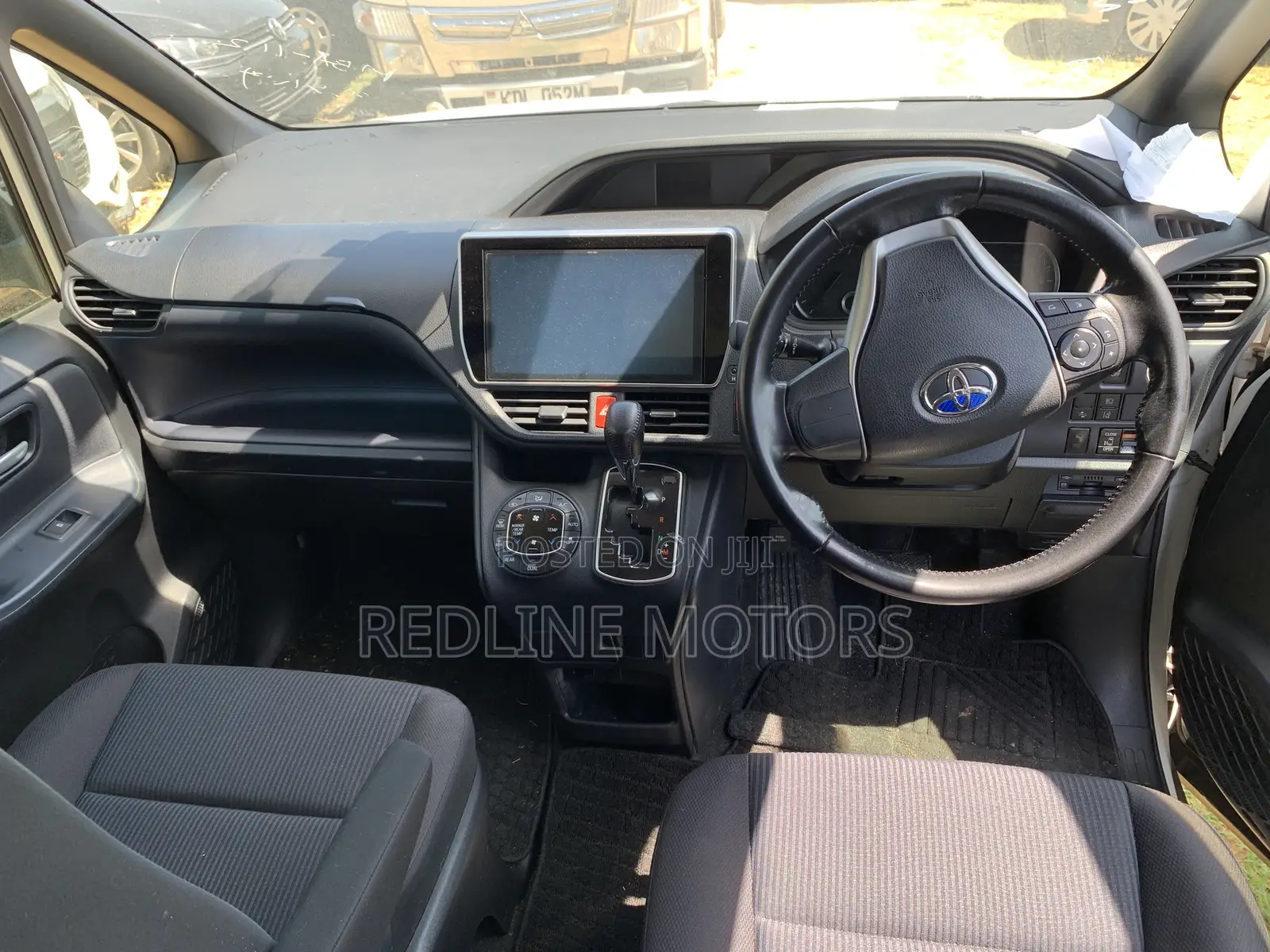 Toyota Noah 2.0 FWD (7 Seater) 2017 Pearl