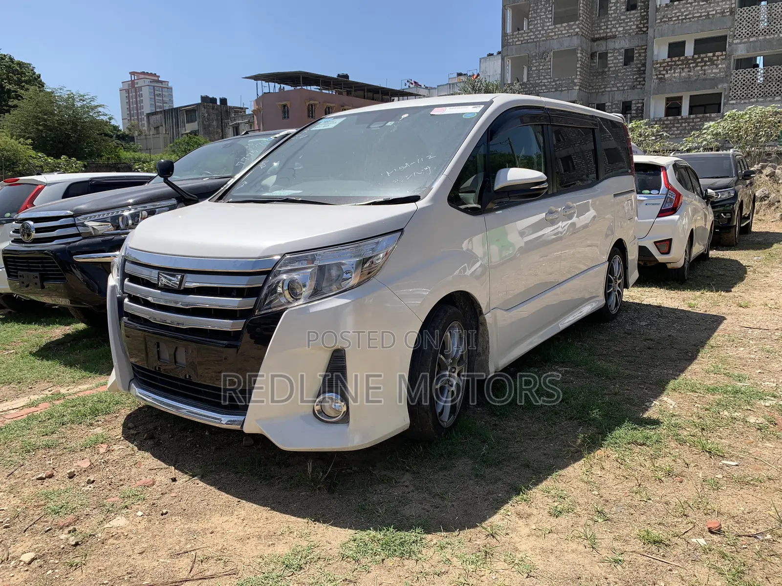 Toyota Noah 2.0 FWD (7 Seater) 2017 Pearl
